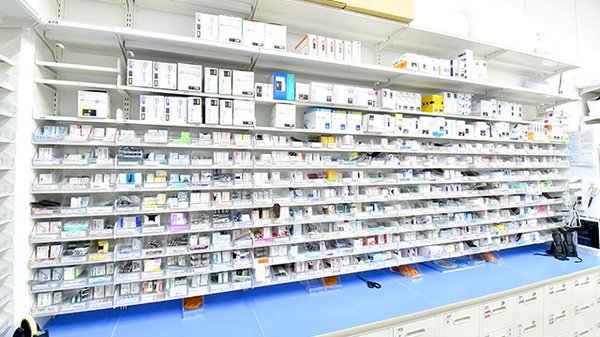 調剤薬局ツルハドラッグ天童店の薬棚