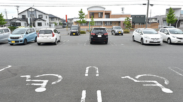調剤薬局ツルハドラッグ酒田曙町店の駐車場