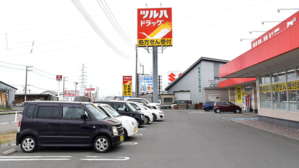 調剤薬局ツルハドラッグ酒田南店の駐車場