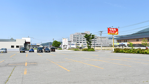 調剤薬局ツルハドラッグ東根店の駐車場