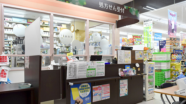 調剤薬局ツルハドラッグ東通店の受付/カウンター