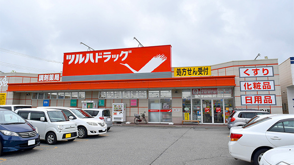 調剤薬局ツルハドラッグ東通店の外観