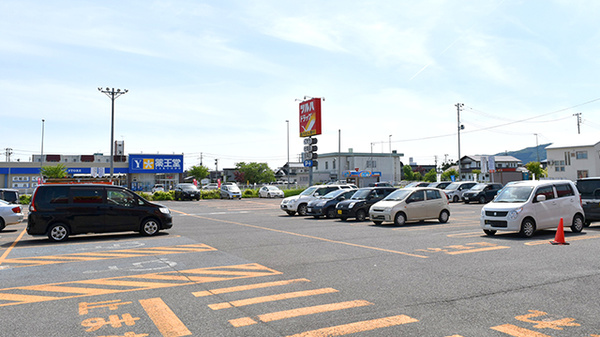 調剤薬局ツルハドラッグ大曲福田店の駐車場