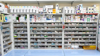 調剤薬局ツルハドラッグ宮古中央店の薬棚