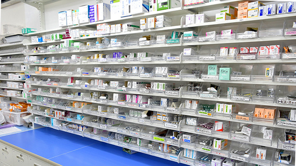 調剤薬局ツルハドラッグ紫波店の薬棚
