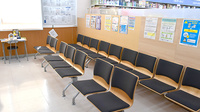 調剤薬局ツルハドラッグむつ店の待合スペース