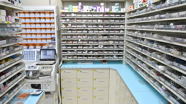 調剤薬局ツルハドラッグむつ店の調剤室