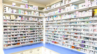 調剤薬局ツルハドラッグ黒石店の薬棚