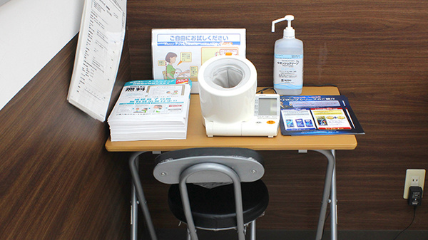 調剤薬局ツルハドラッグ北茨城店の血圧計