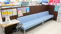 調剤薬局ツルハドラッグ常陸太田店の待合スペース