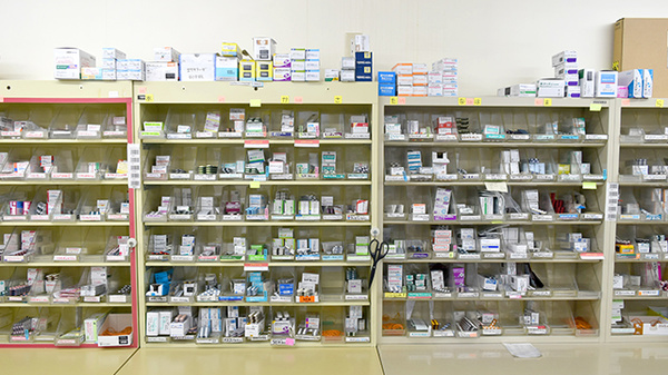 調剤薬局ツルハドラッグおゆみ野南店の薬棚