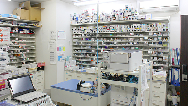 調剤薬局ツルハドラッグ梅屋敷店の調剤室