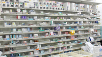 調剤薬局ツルハドラッグ梅屋敷店の薬棚