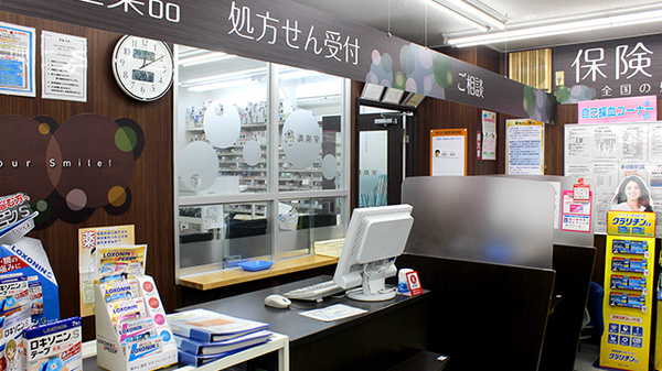 調剤薬局ツルハドラッグ梅屋敷店の受付/カウンター