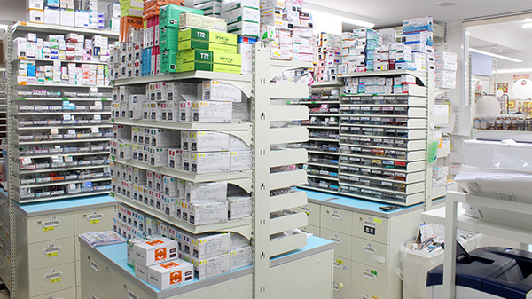 調剤薬局ツルハドラッグ新宿上落合店の調剤室