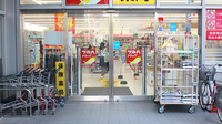 調剤薬局ツルハドラッグ新宿上落合店の入口