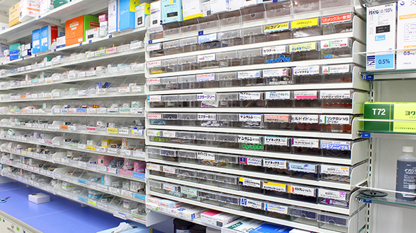 調剤薬局ツルハドラッグ練馬南田中店の薬棚