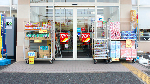 調剤薬局ツルハドラッグ練馬南田中店の入口