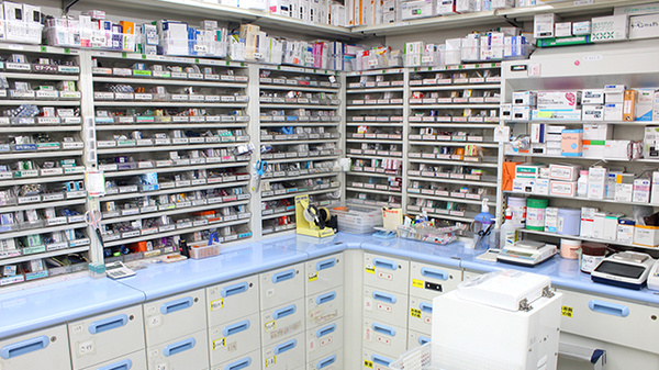 調剤薬局ツルハドラッグ高輪台店の調剤室