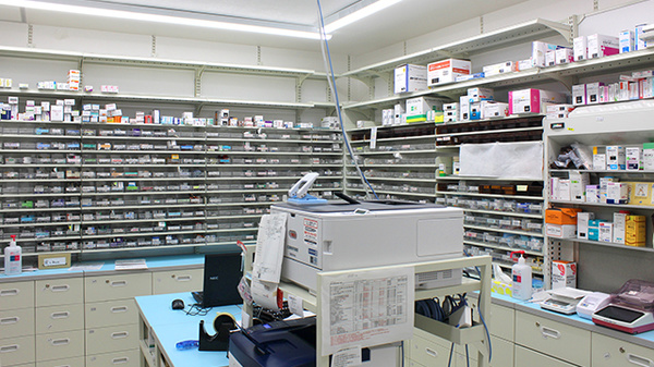 調剤薬局ツルハドラッグ東十条北口店の調剤室