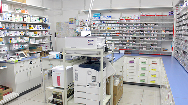 調剤薬局ツルハドラッグ草加5丁目店の調剤室