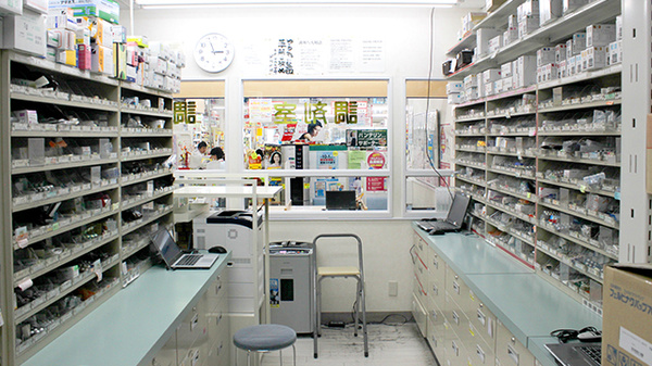 調剤薬局クスリのツルハ古淵店の調剤室