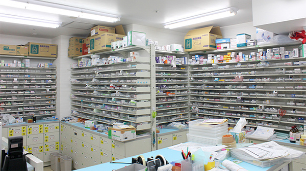 調剤薬局ツルハドラッグ横浜日ノ出町駅前店の調剤室