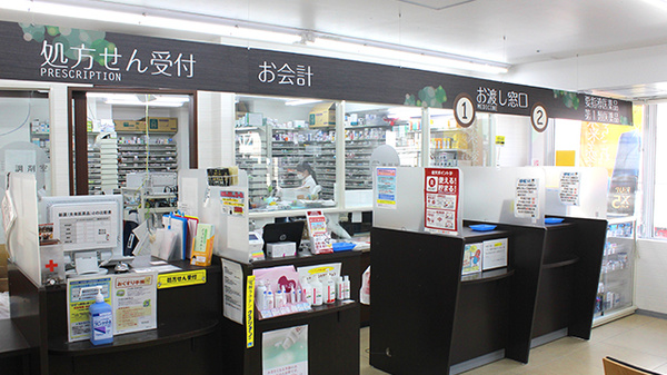 調剤薬局ツルハドラッグ横浜日ノ出町駅前店の受付/カウンター