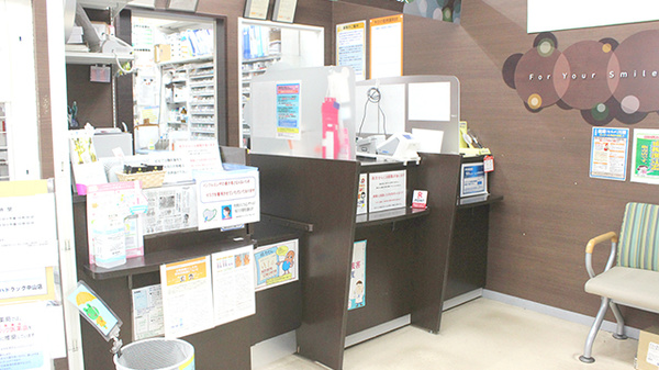調剤薬局ツルハドラッグ中山店の受付/カウンター