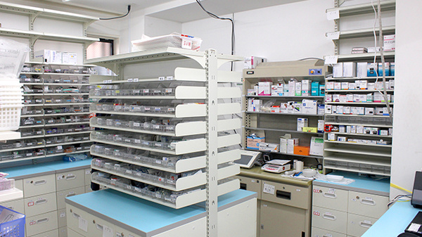 調剤薬局ツルハドラッグ淵野辺駅前店の調剤室