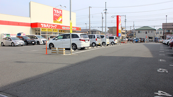 調剤薬局ツルハドラッグ大和渋谷店の駐車場