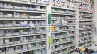 調剤薬局ツルハドラッグ大和駅前店の薬棚