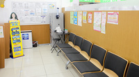 調剤薬局ツルハドラッグ相模原矢部店の待合スペース