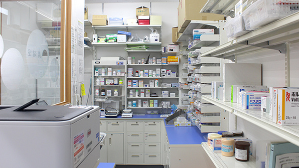 調剤薬局ツルハドラッグ相模原矢部店の調剤室