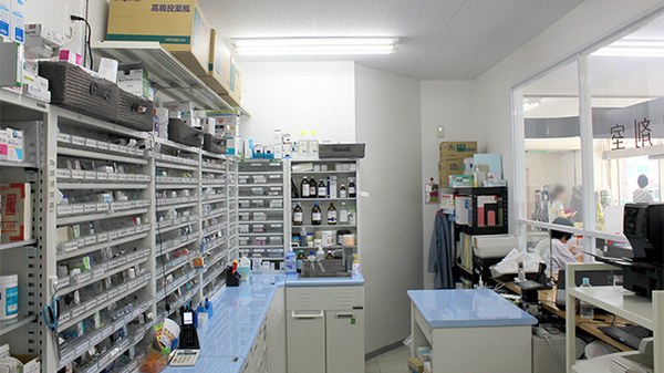 調剤薬局ツルハドラッグ南林間駅前店の調剤室