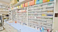 調剤薬局ツルハドラッグ佐久岩村田店の薬棚