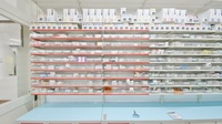 調剤薬局ツルハドラッグ尾頭橋店の薬棚