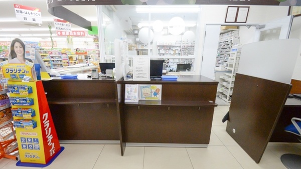 調剤薬局ツルハドラッグ尼崎武庫元町店の受付/カウンター