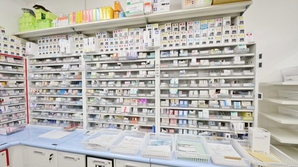 調剤薬局ツルハドラッグ尼崎武庫元町店の薬棚
