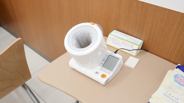 調剤薬局ツルハドラッグ尼崎富松店の血圧計