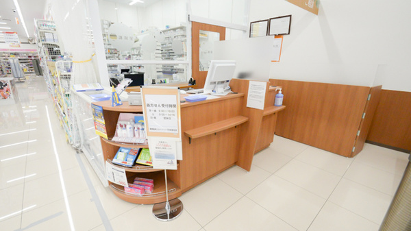 調剤薬局ツルハドラッグ尼崎富松店の受付/カウンター