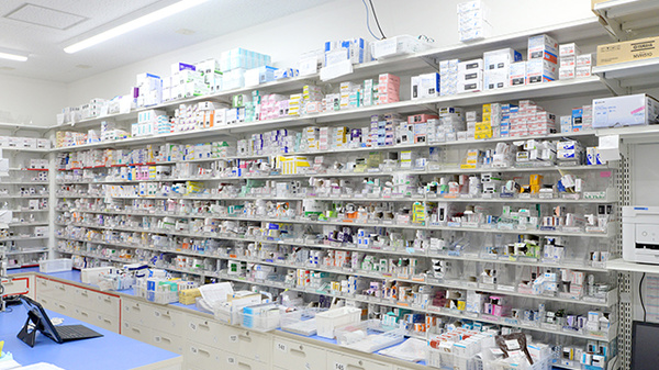 薬局くすりの福太郎柏西口店の薬棚