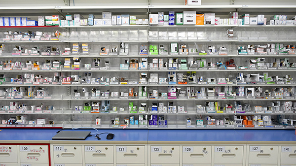 薬局くすりの福太郎南流山店の薬棚