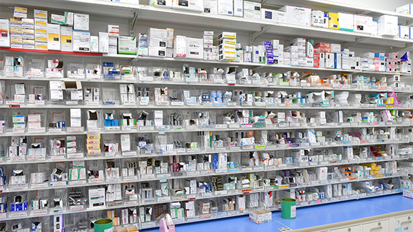 薬局くすりの福太郎北柏店の薬棚