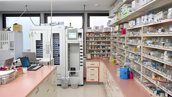 薬局くすりの福太郎柏旭町店（YK-7ビル5階）の調剤室