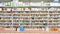 薬局くすりの福太郎柏旭町店（YK-7ビル5階）の薬棚