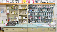 薬局くすりの福太郎千葉中央店の薬棚