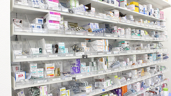 薬局くすりの福太郎　京成大久保駅前店の薬棚