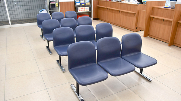 薬局くすりの福太郎新高根店の待合スペース