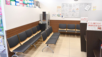 薬局くすりの福太郎浦安駅前店の待合スペース